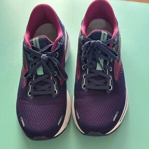 Brooks Women's 10 Adrenaline GTS 22